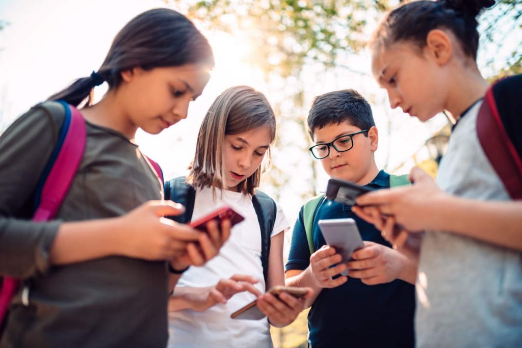kids using cellphones in school